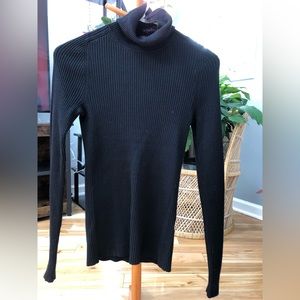 Everlane black ribbed turtleneck